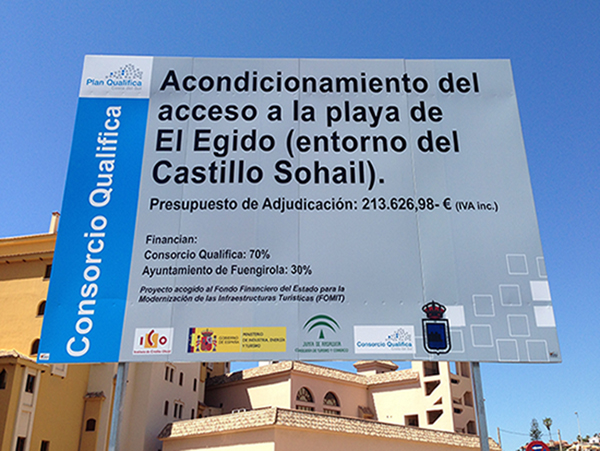 valla publicitaria instalada en Málaga con diseño llamativo